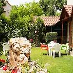 Vila Aliaj Deluxe Apartment With 2 Rooms & 2 Baths And Garden View