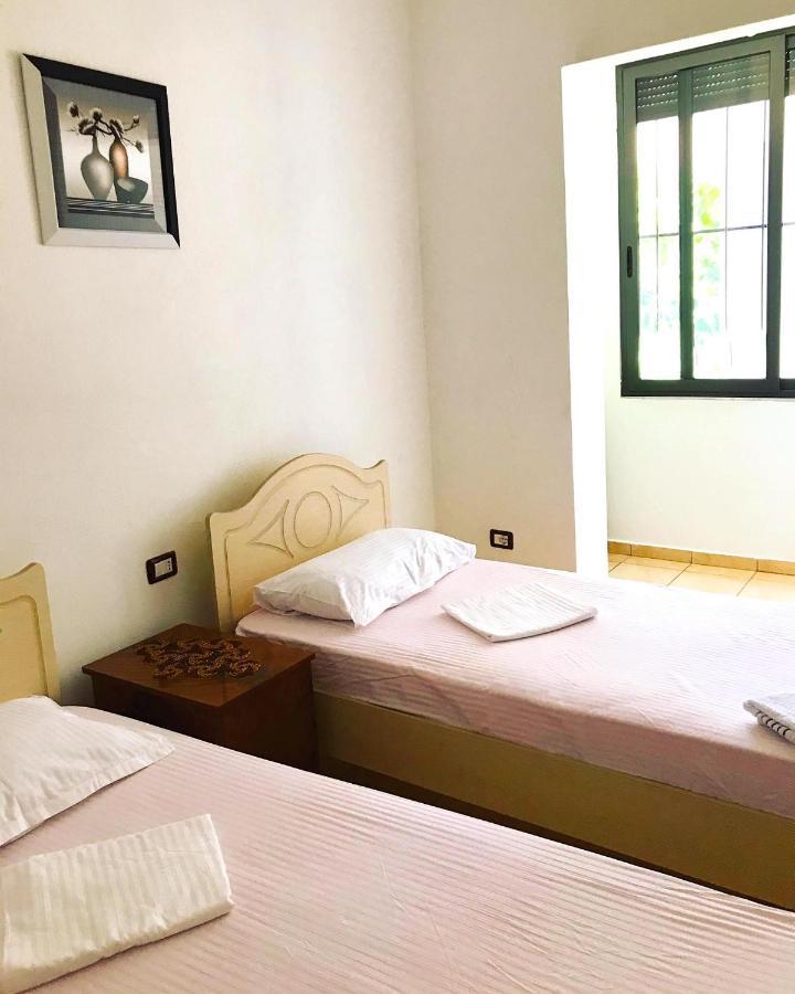 Apartment Vila Aliaj Deluxe With 2 & 2 Baths And Garden View