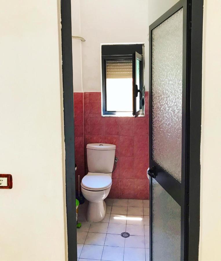 Vila Aliaj Deluxe With 2 & 2 Baths And Garden View *