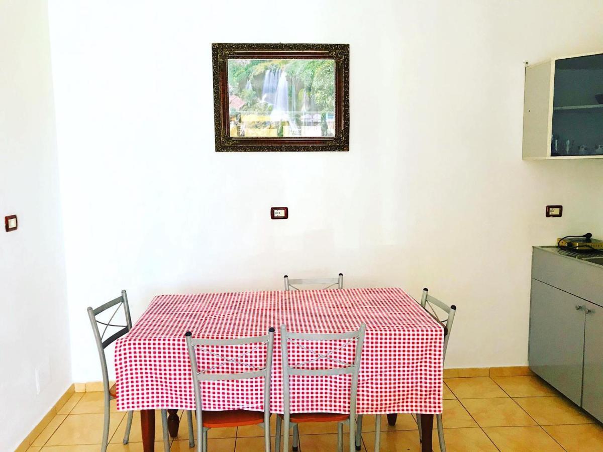 Vila Aliaj Deluxe With 2 & 2 Baths And Garden View