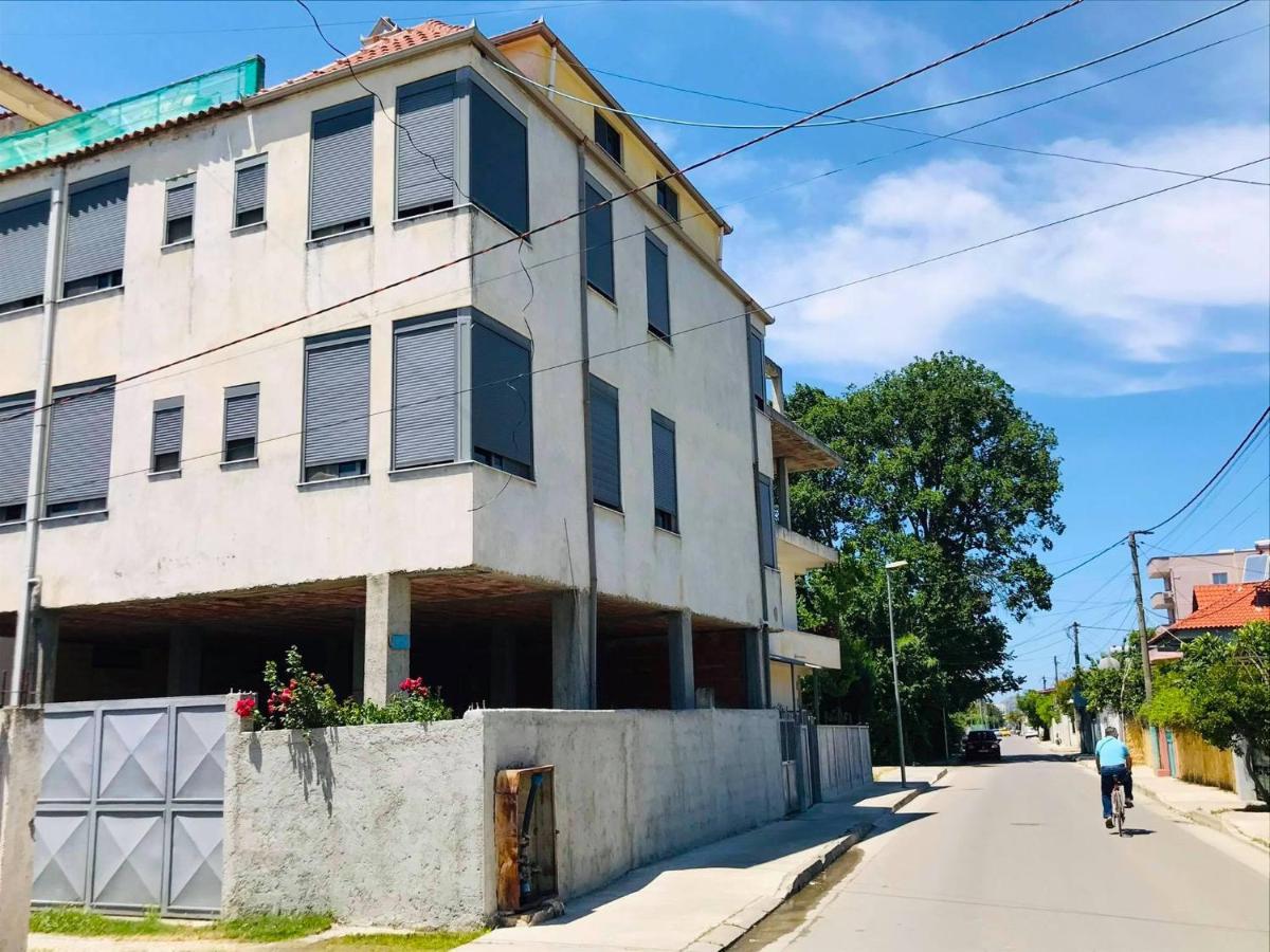 Vila Aliaj Deluxe With 2 & 2 Baths And Garden View Durres