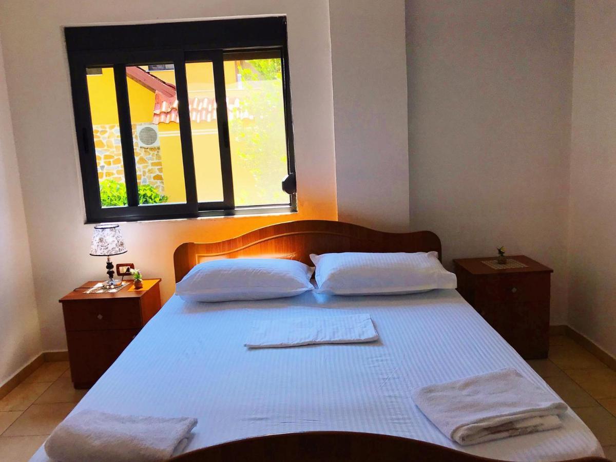 Vila Aliaj Deluxe With 2 & 2 Baths And Garden View