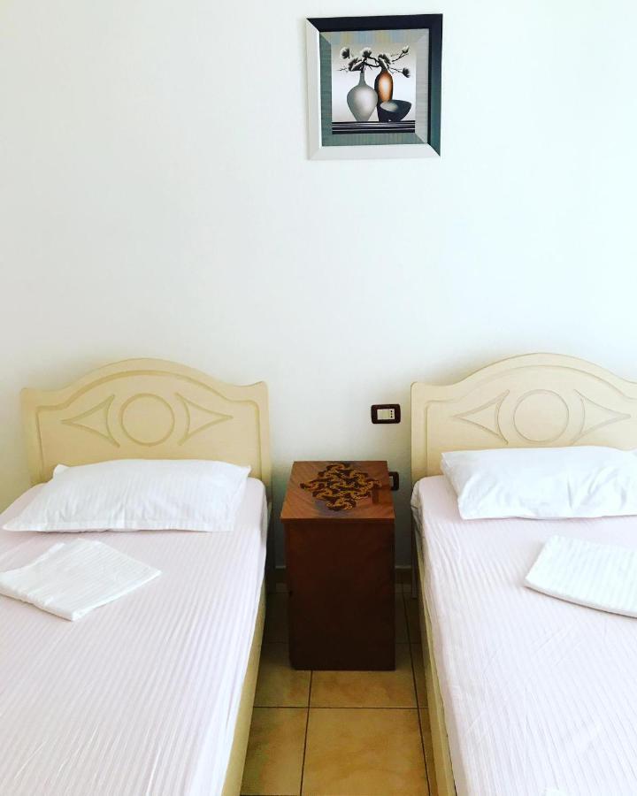 Apartment Vila Aliaj Deluxe With 2 & 2 Baths And Garden View *