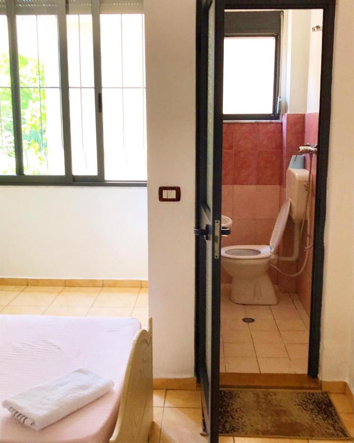 Apartment Vila Aliaj Deluxe With 2 & 2 Baths And Garden View *