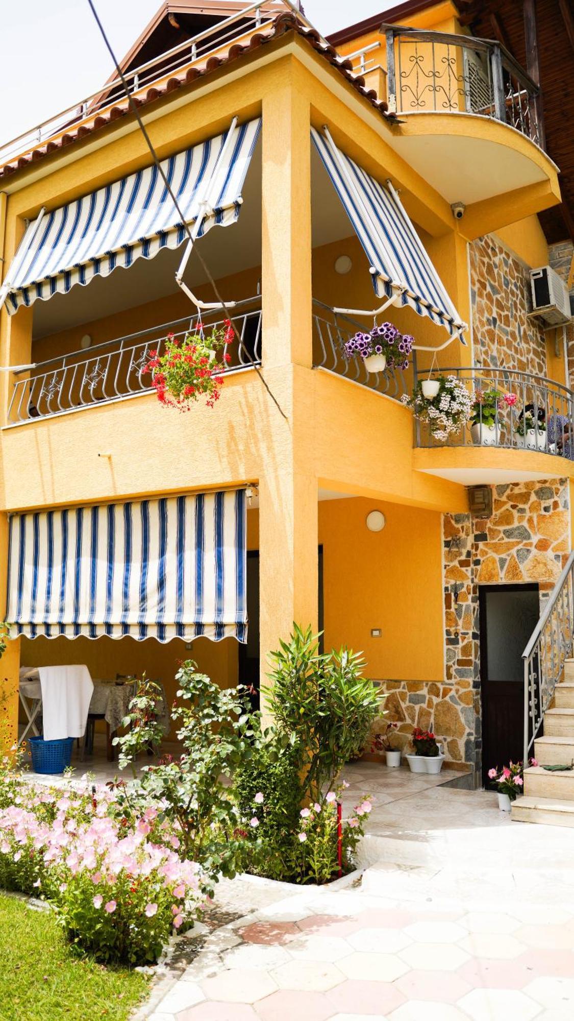Vila Aliaj Deluxe With 2 & 2 Baths And Garden View *